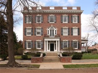 37 Portland Pl, Saint Louis, MO 63108