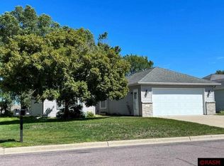 807 Edgerton St, Saint Peter, MN 56082