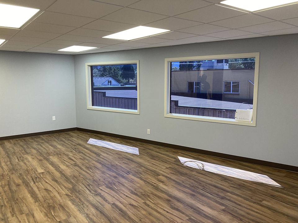 2nd image of 117 E Main St #B