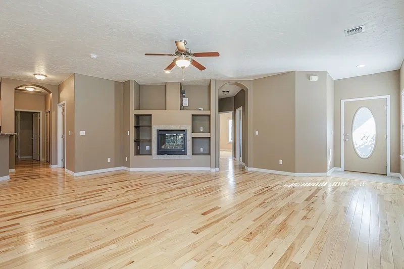 3 bed, 2.0 bath, 1580 sqft, $2,400 — Photo 3
