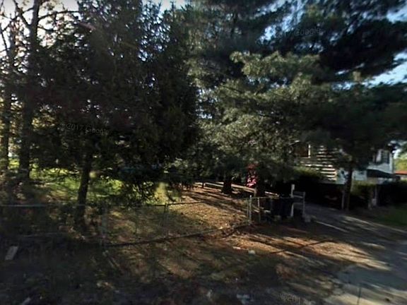 3rd image of 5918 Elaine Dr