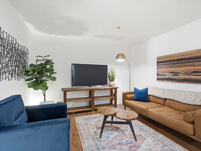 1808 State St #311 — Photo 2