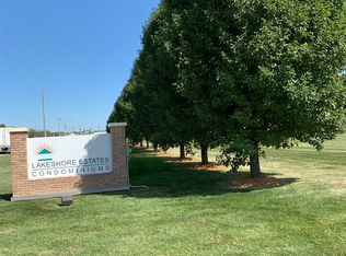 6 Lakeshore Ct, Council Bluffs, IA 51501
