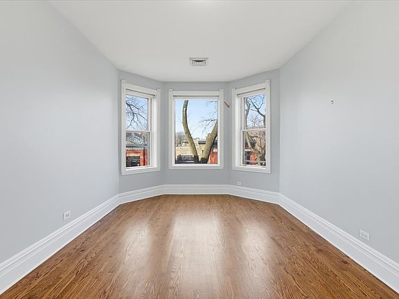 5th image of 1023 N Hoyne Ave #3B