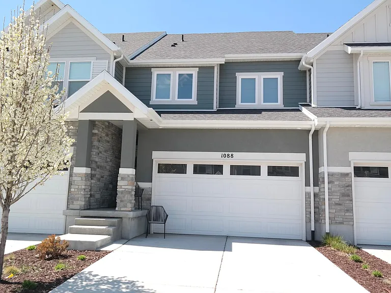 1088 S Lilac Way — Photo 1