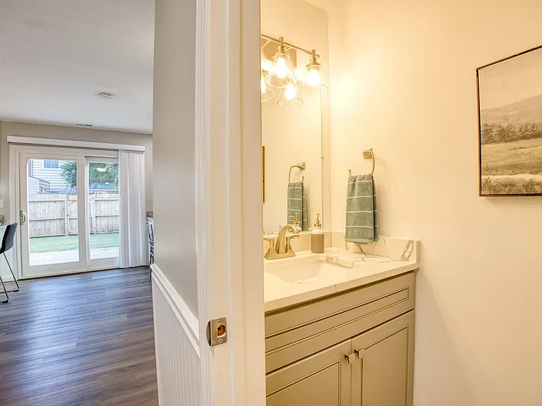 1821 Sheringham W — Photo 15