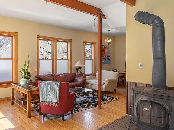 5th image of 35 Porphyry St