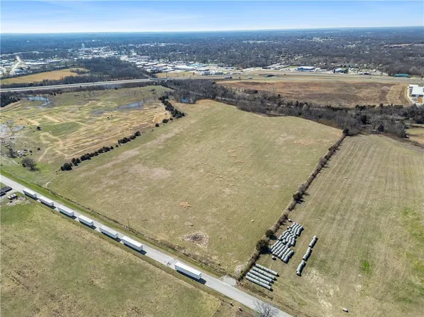 N Click St, Nevada, MO 64772