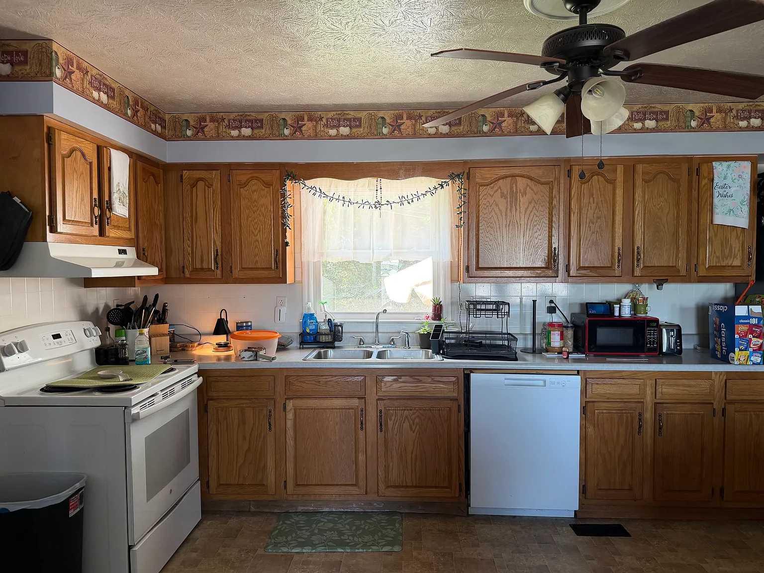 3 bed, 1344 sqft, $1,200 — Photo 2