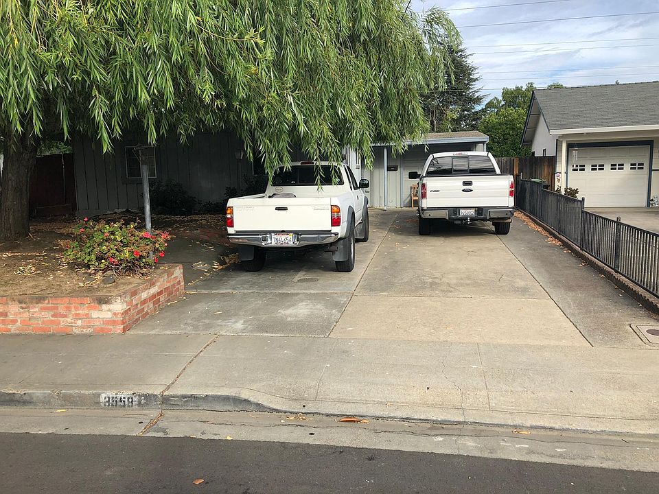 2nd image of 3558 Eugene St