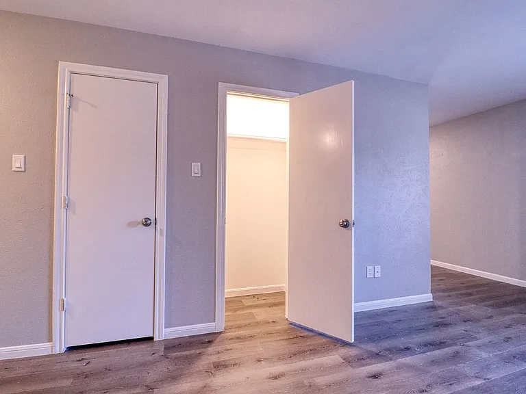 2221 Bowie Dr #7 — Photo 17