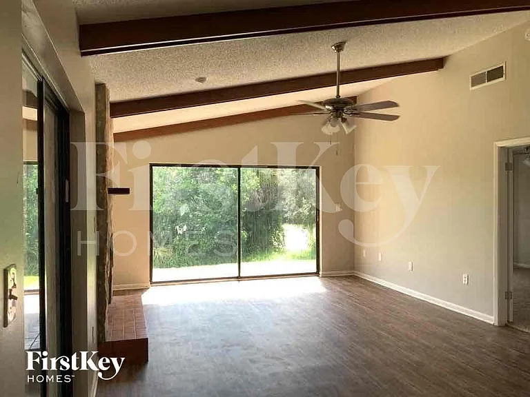 1451 Oak Pl — Photo 5