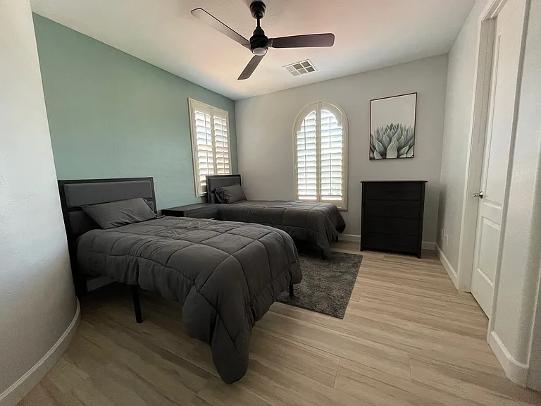 3305 E Windsor Dr — Photo 31