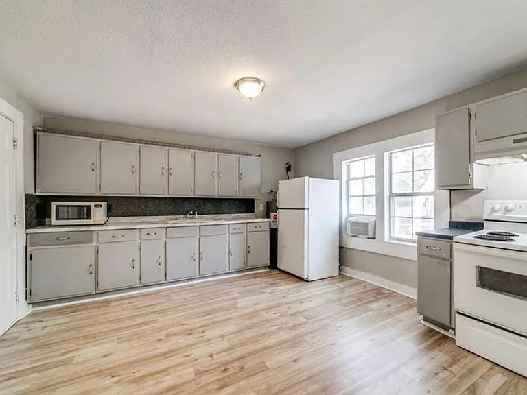 406 N San Marcos St — Photo 7
