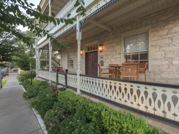 106 S Lincoln St, Fredericksburg, TX 78624