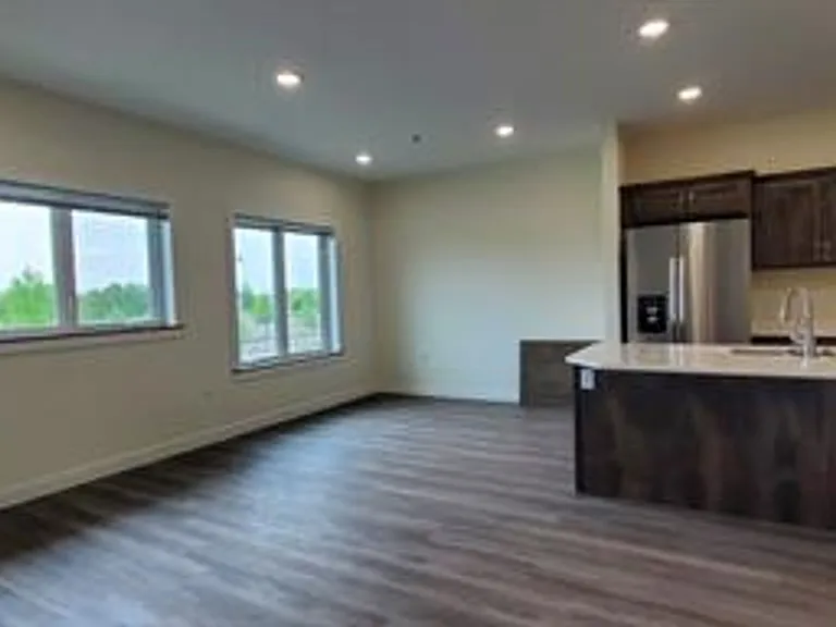 715 Lake Shore Dr NE #106 — Photo 18