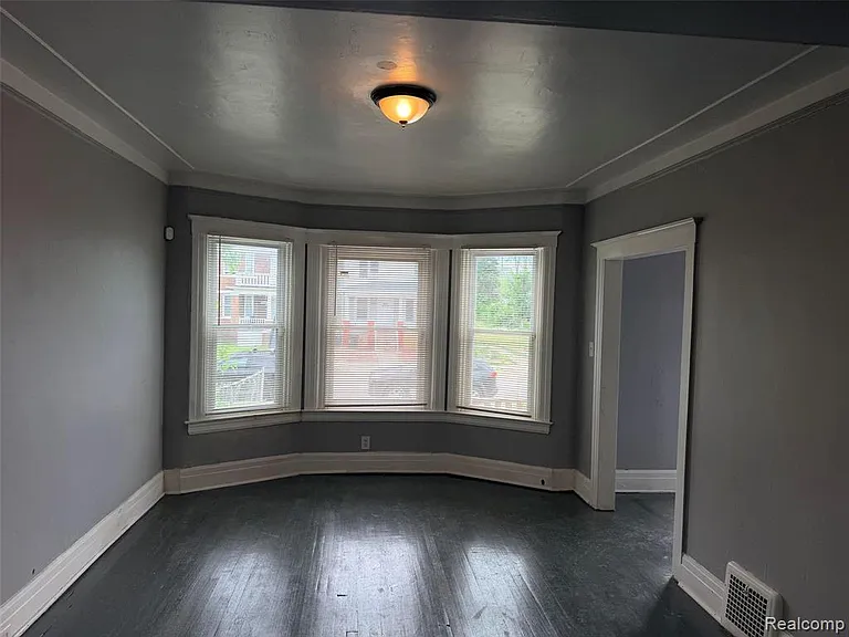 4622 Vancouver St — Photo 3