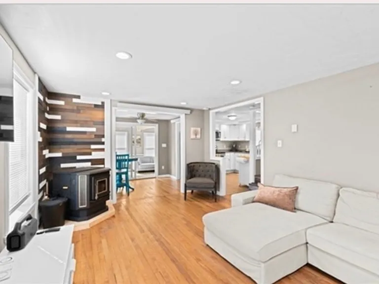 15 Packard Ave — Photo 4