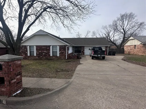 105 SE Elmhurst Ct, Bartlesville, OK 74006