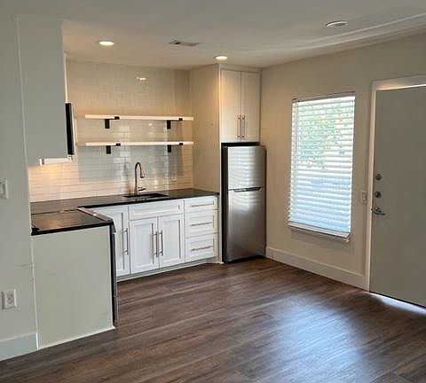 5th image of 1314 Rosewood Ave #209