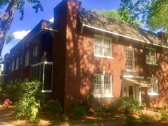 One block from Queens University, 3 miles to downtown Charlotte and 3 miles to Southpark Mall