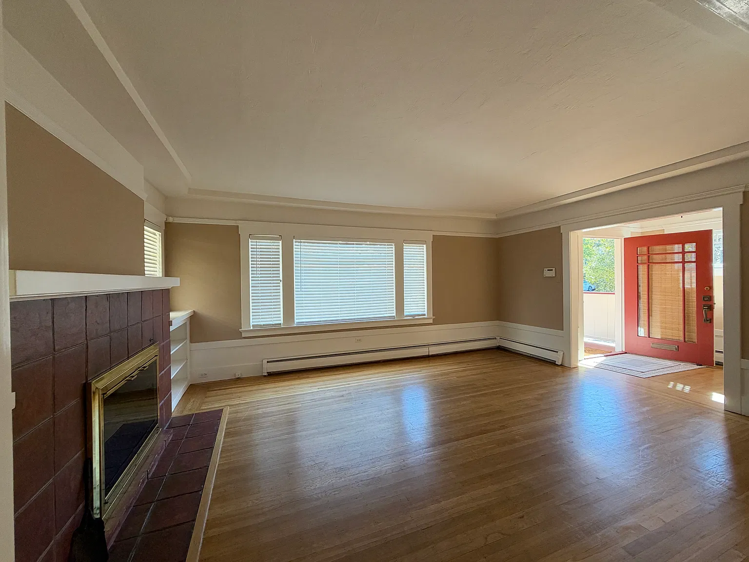 2 bed, 1390 sqft, $5,600 — Photo 3