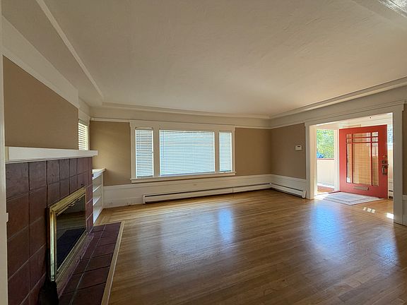 3rd image of 1506 Forest View Ave