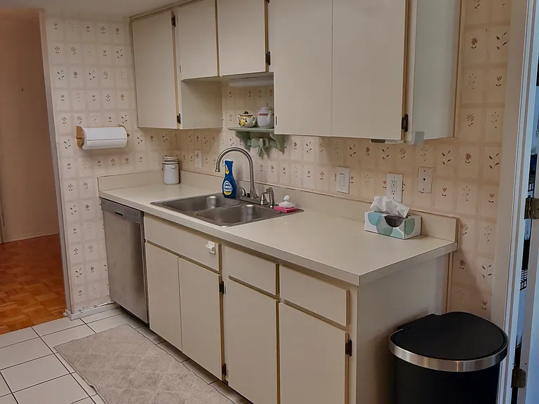 2302 Wyndam Dr — Photo 13