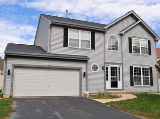 412 N Crooked Lake Ln, Lindenhurst, IL