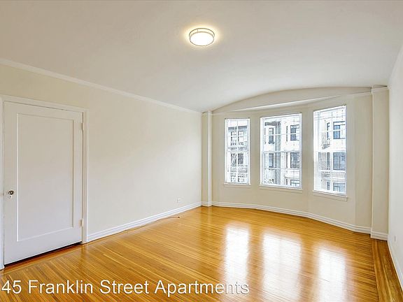 5th image of 1845 Franklin St APT 301