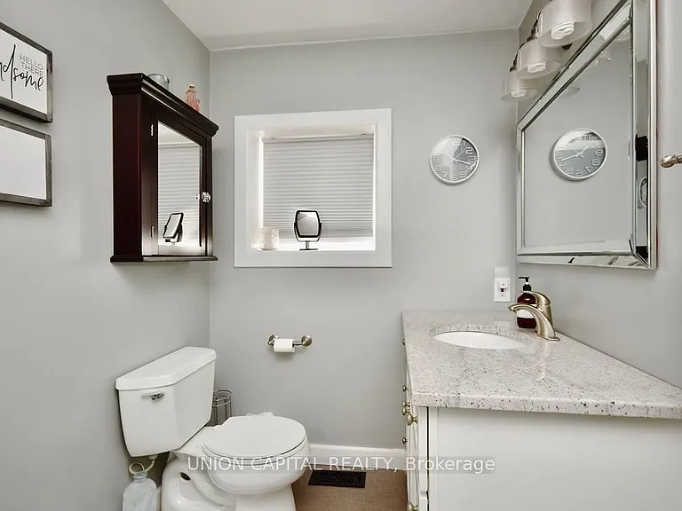 40 Albert St N — Photo 16