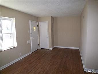 3rd image of 447 Kingston Dr