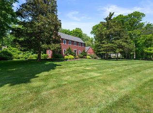 3 Colonial Dr, Clinton, CT 06413