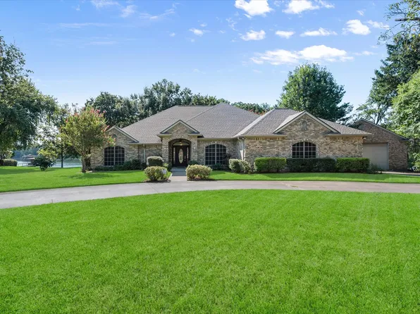 410 Hidden Oaks Ln, Corsicana, TX 75109