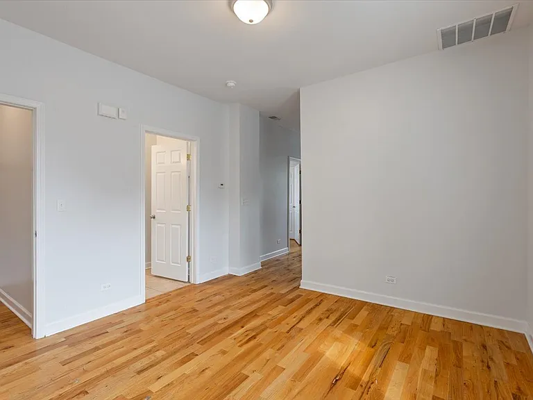 1234 W 49th Pl #2R — Photo 3