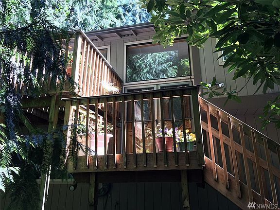 3rd image of 830 SW Cedarglade Dr