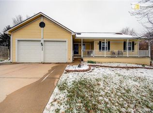 724 NE Hunters Rdg, Lees Summit, MO 64086