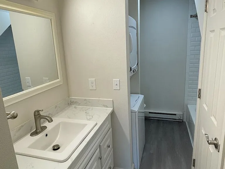 Campus Park Apartments - SAMI Apartments — Photo 48