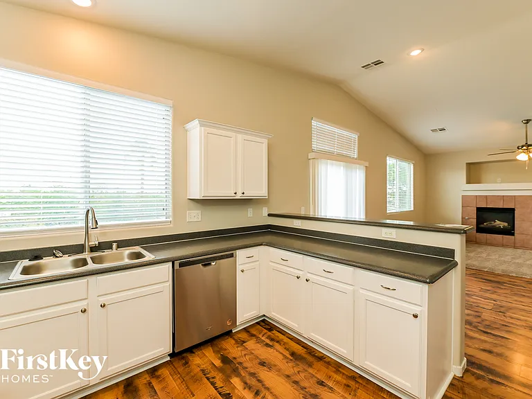 5624 Tallard Ct — Photo 6
