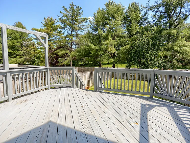 618 Milford Ct — Photo 30
