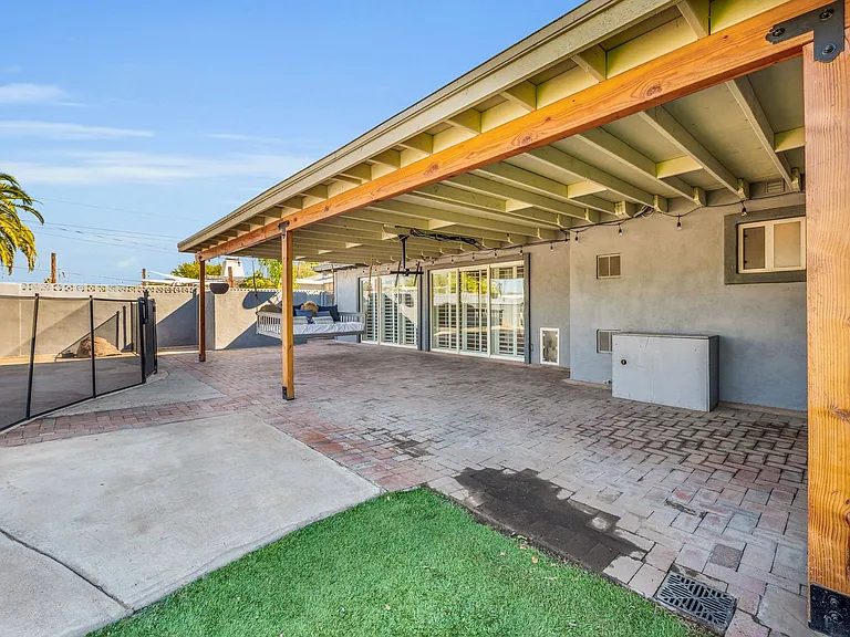 1942 E Mitchell Dr — Photo 18