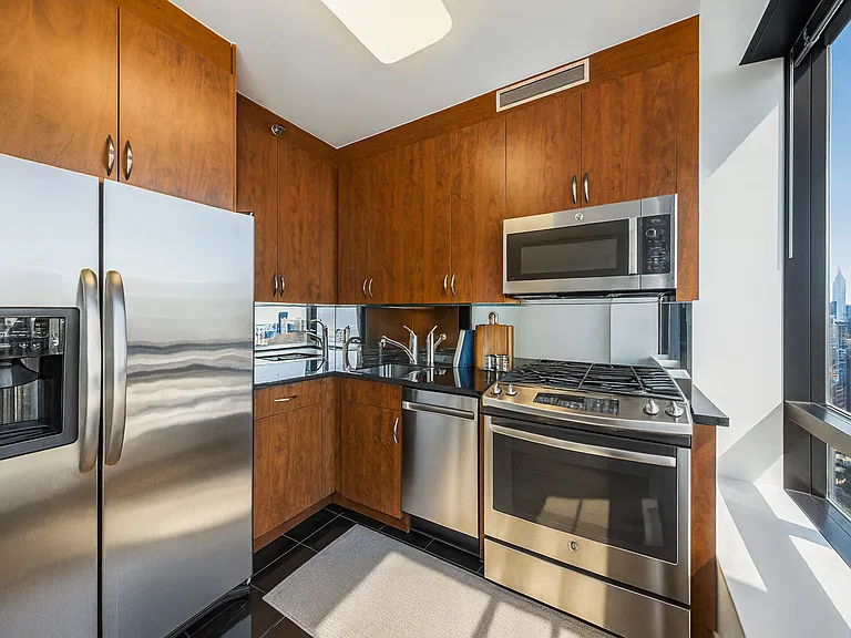 420 E 61st St #15A — Photo 8