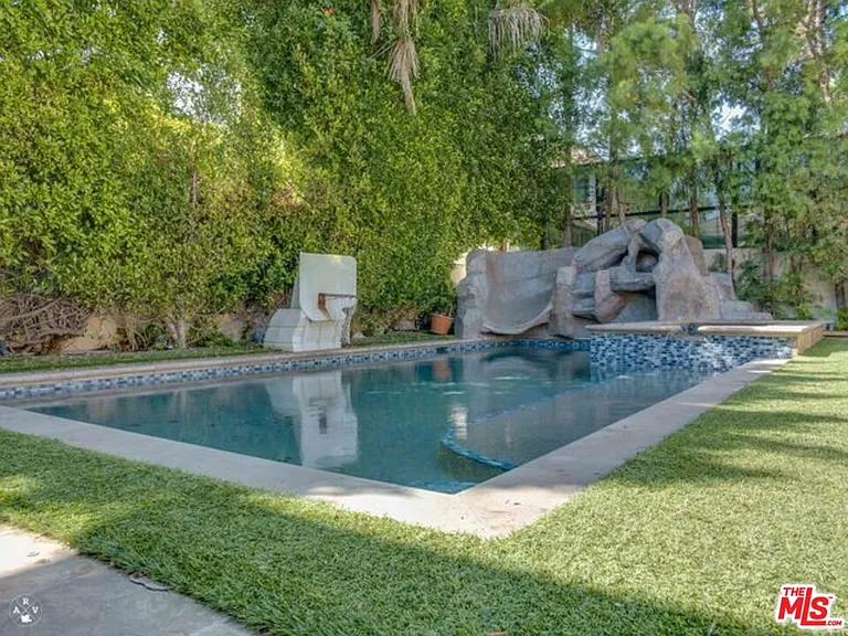 9033 Cresta Dr — Photo 3