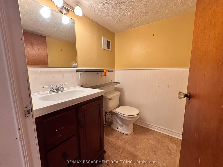 62 Plains Rd E — Photo 18
