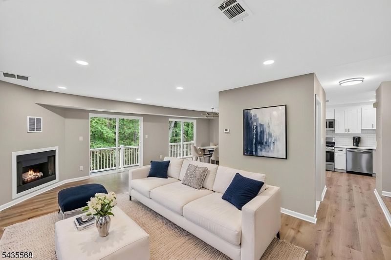 1st image of 32 Woods Edge Dr