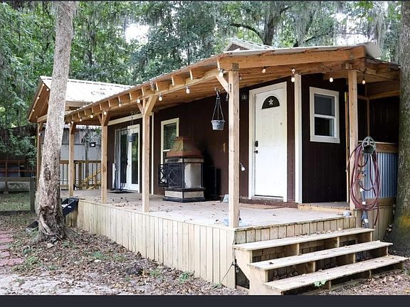 3rd image of 410 Lakeview Dr