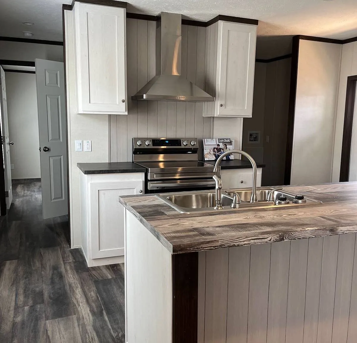3 bed, 2.0 bath, 1140 sqft, $1,100 — Photo 3