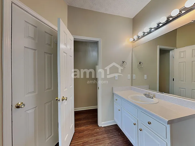 136 Spring Meadows Ave — Photo 11