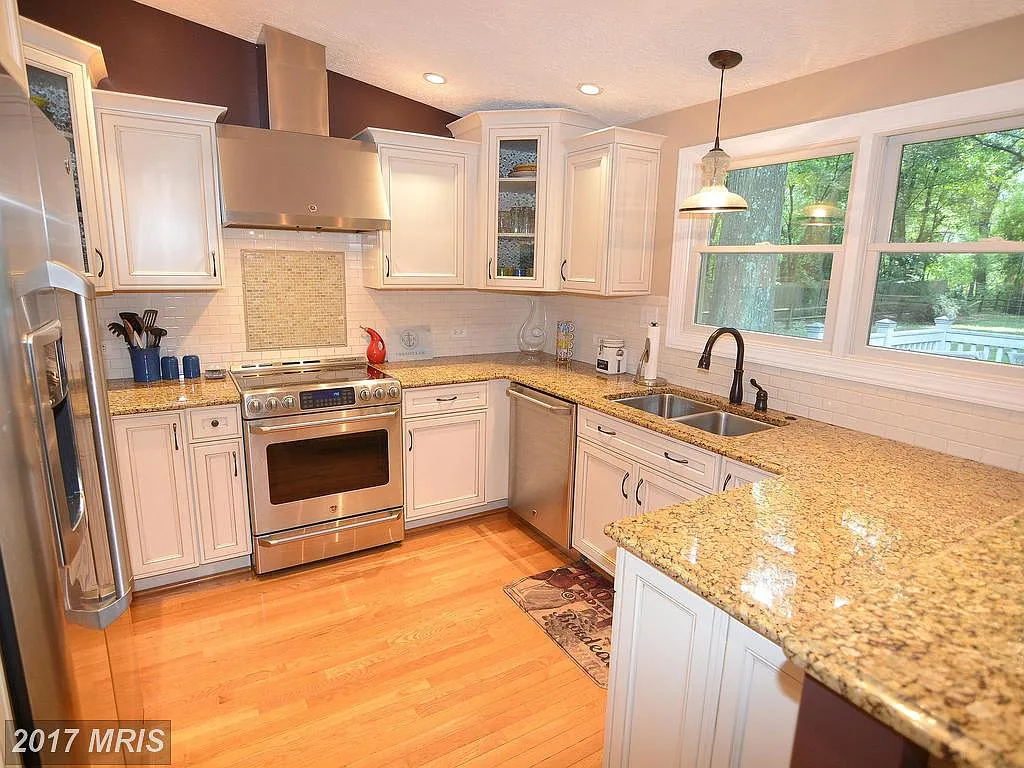 313 Gordon Ave photo 1