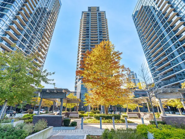 5 Valhalla Inn Rd #901, Toronto, ON M9B 0B1